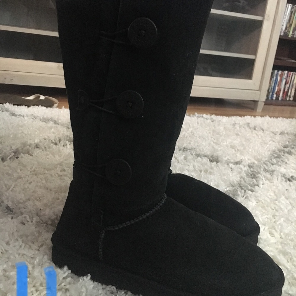 Size 11 tall black Bailey button Uggs